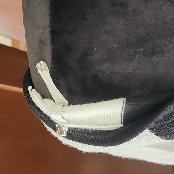 WHBM Lightweight Black and White Sweater Size M - Picture 4 of 9